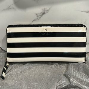 Kate Spade Zippered Wallet Black Cream Patent Stripes